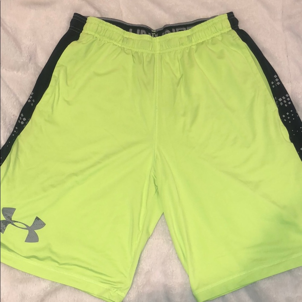 Men’s Under Armour Shorts - Size Large